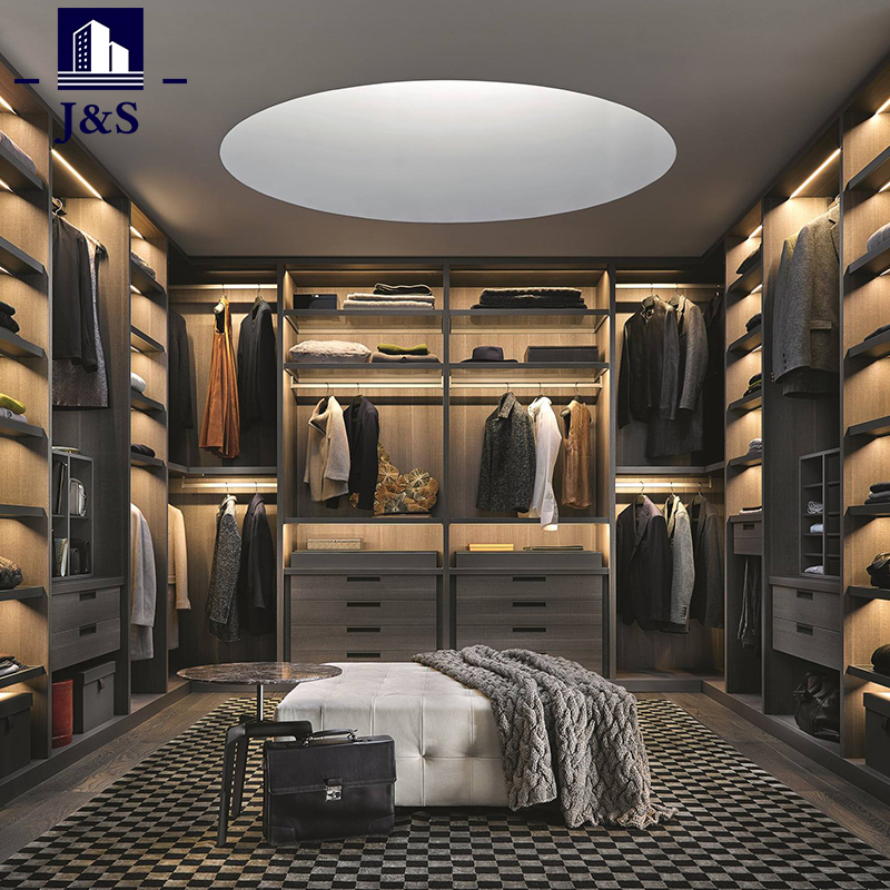 Drabužių laikymo patarimai Walk in Closet